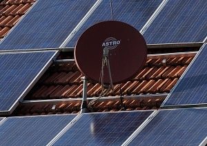 SAT Anlage, Dach, Dachziegel, Satellitenschüssel, Ziegel, Solaranlage, Energie, Wärmeenergie