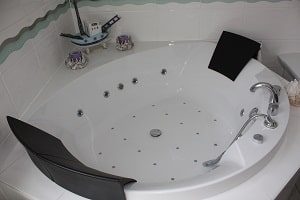 Whirlpool, Wasserdüsen, Wasser, Schaum, Blasen, Wasserhahn, Wasserregelung, Wärme, Kälte